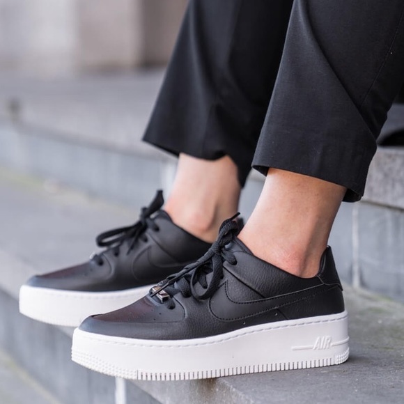 🌸 NIKE AIR FORCE 1 Sage Low Sneakers Shoes Black - Picture 2 of 10